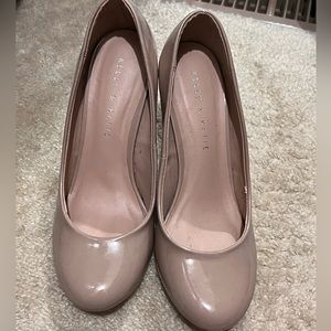 Kelly and Katie taupe heels size 8